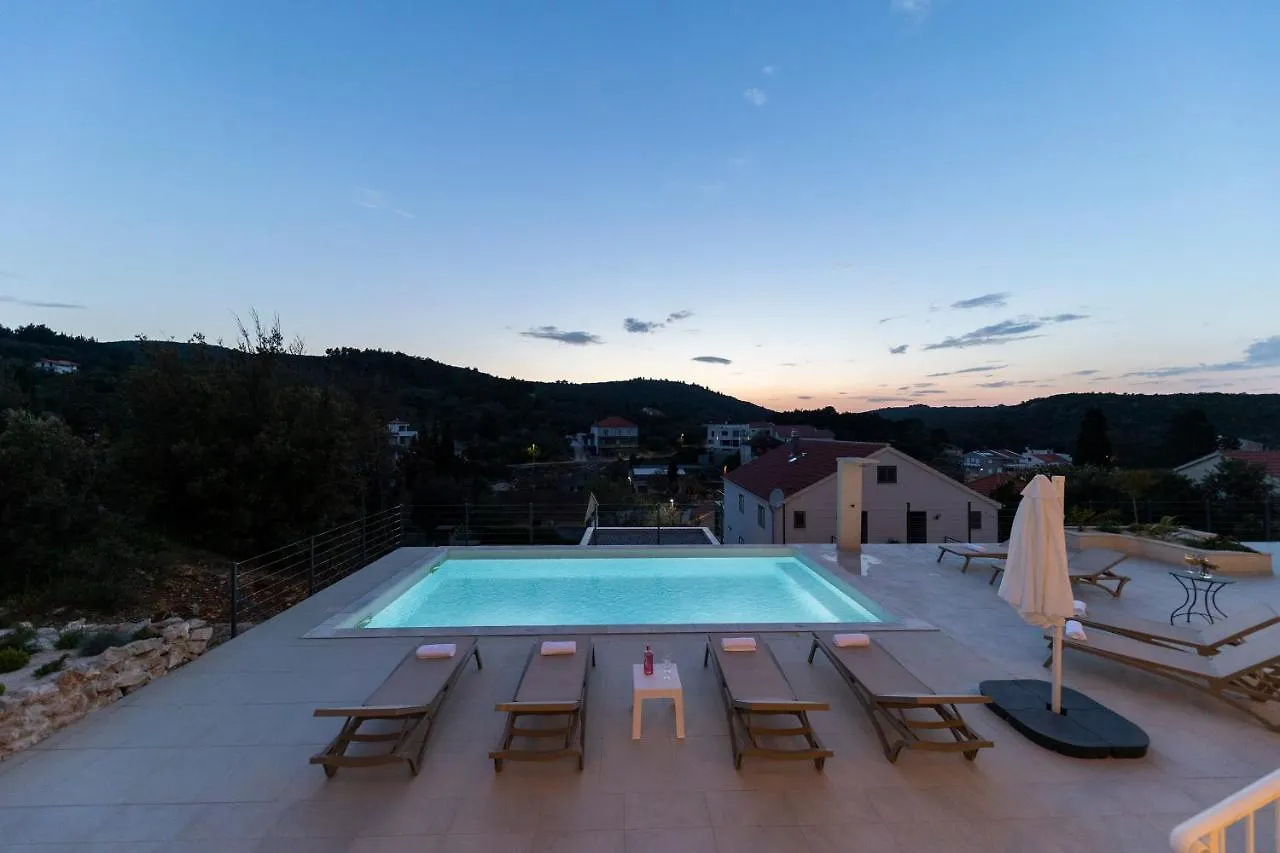 Tilagus Holiday Villa - Nostromo Zman