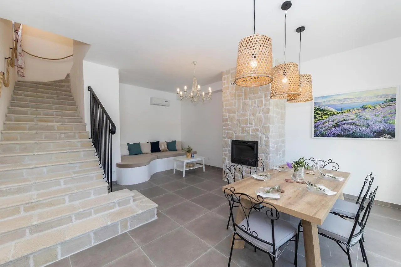 Tilagus Holiday Villa - Nostromo Zman 0*,
