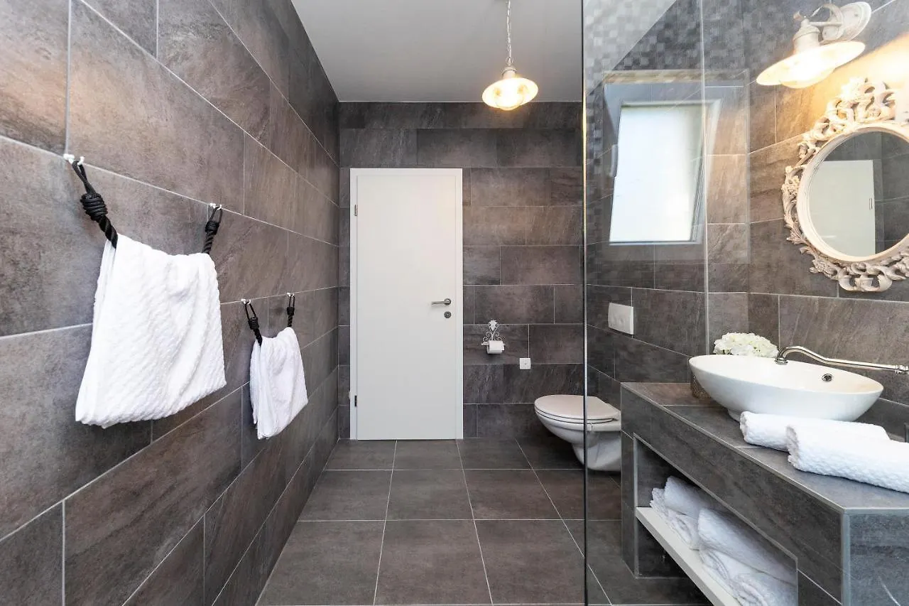 Apartment Tilagus Holiday Villa - Nostromo Zman