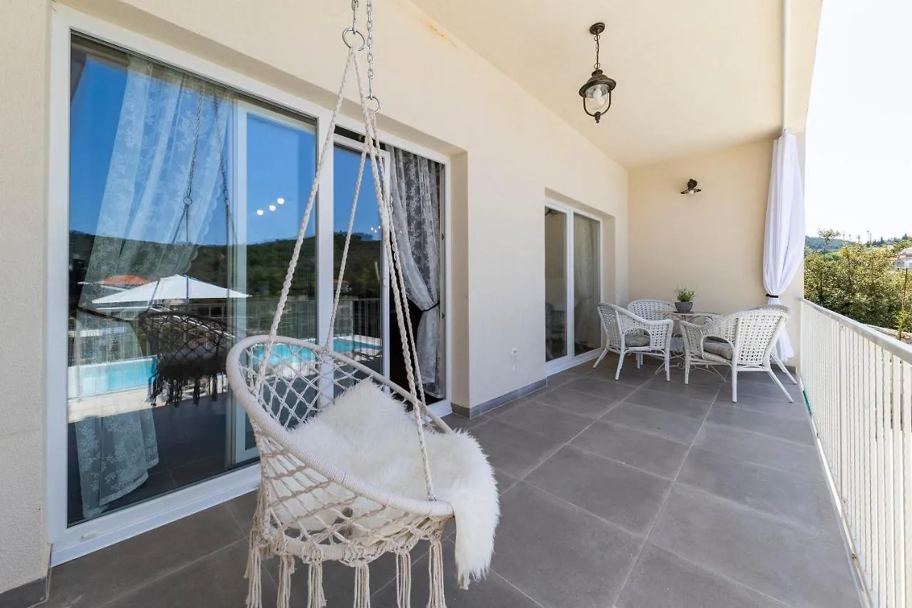 Tilagus Holiday Villa - Nostromo Zman