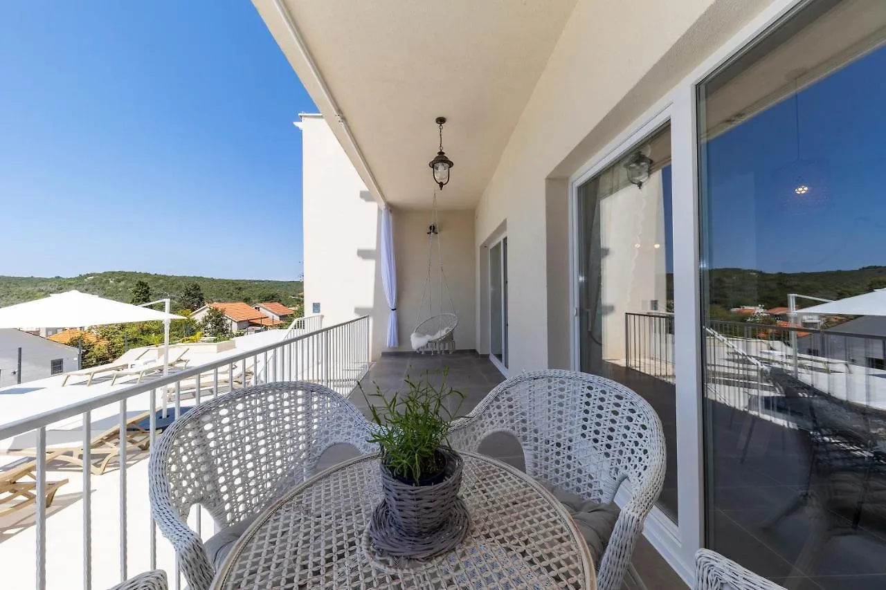 Tilagus Holiday Villa - Nostromo Zman Apartment