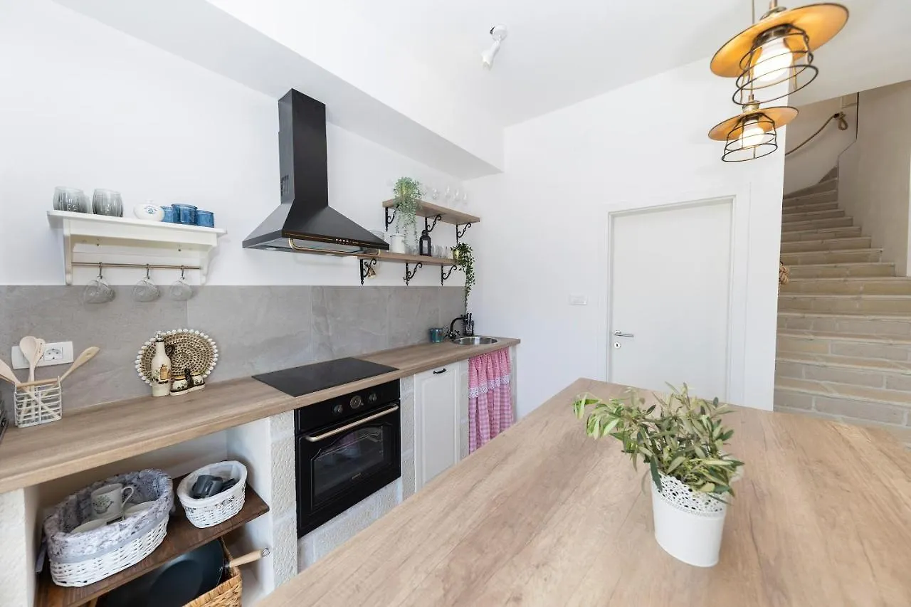 Apartment Tilagus Holiday Villa - Nostromo Zman