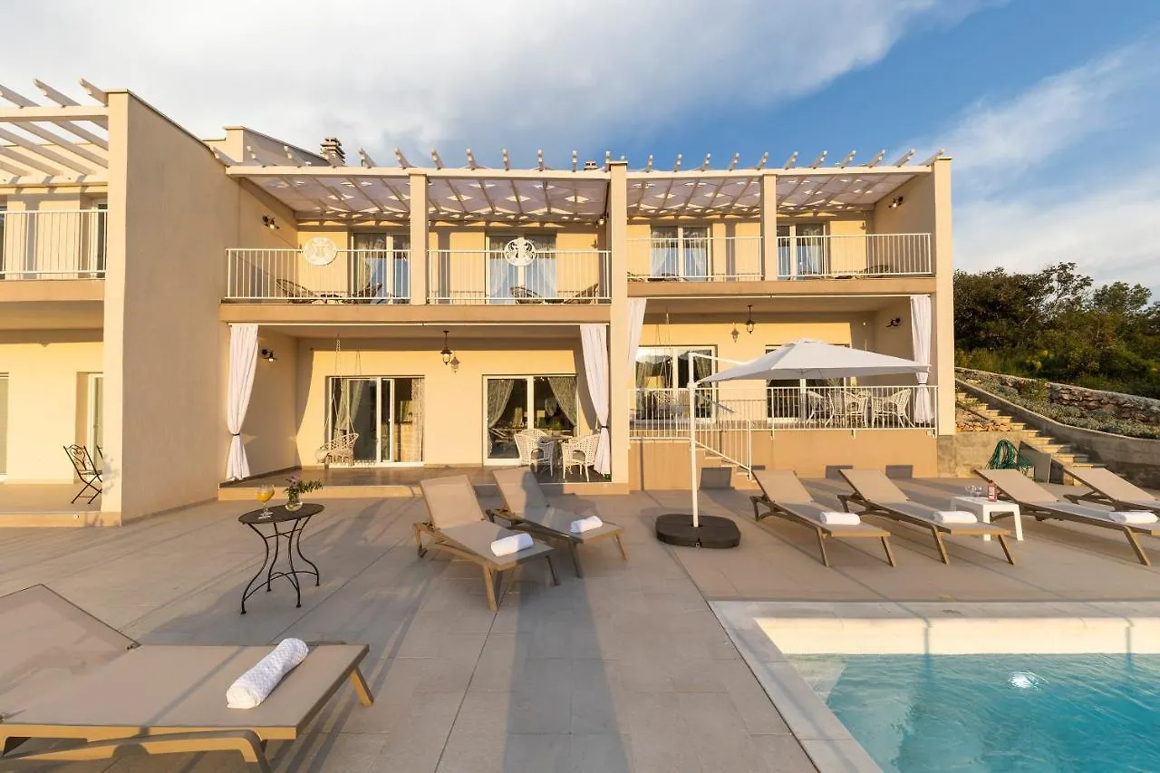 Apartment Tilagus Holiday Villa - Nostromo Zman