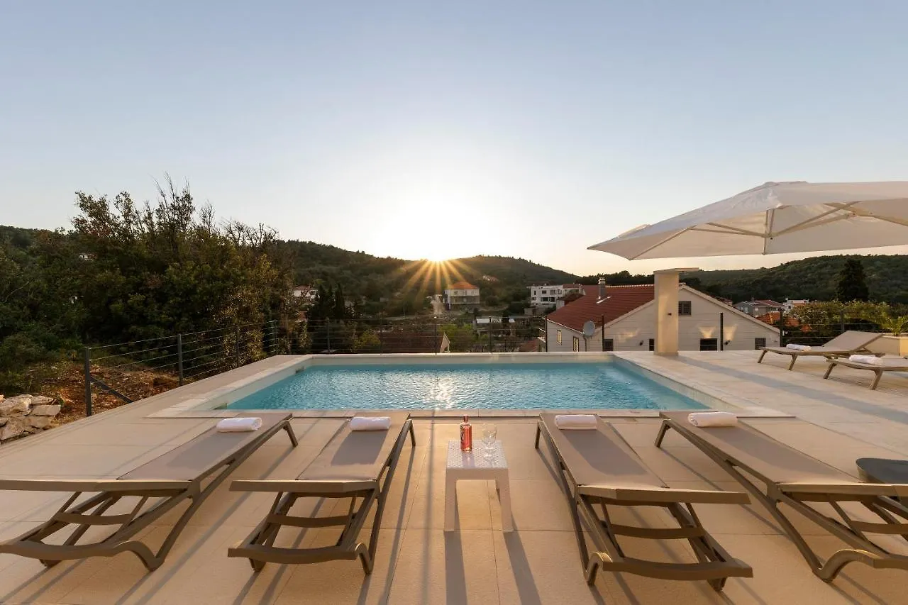 Tilagus Holiday Villa - Nostromo Žman Apartmán